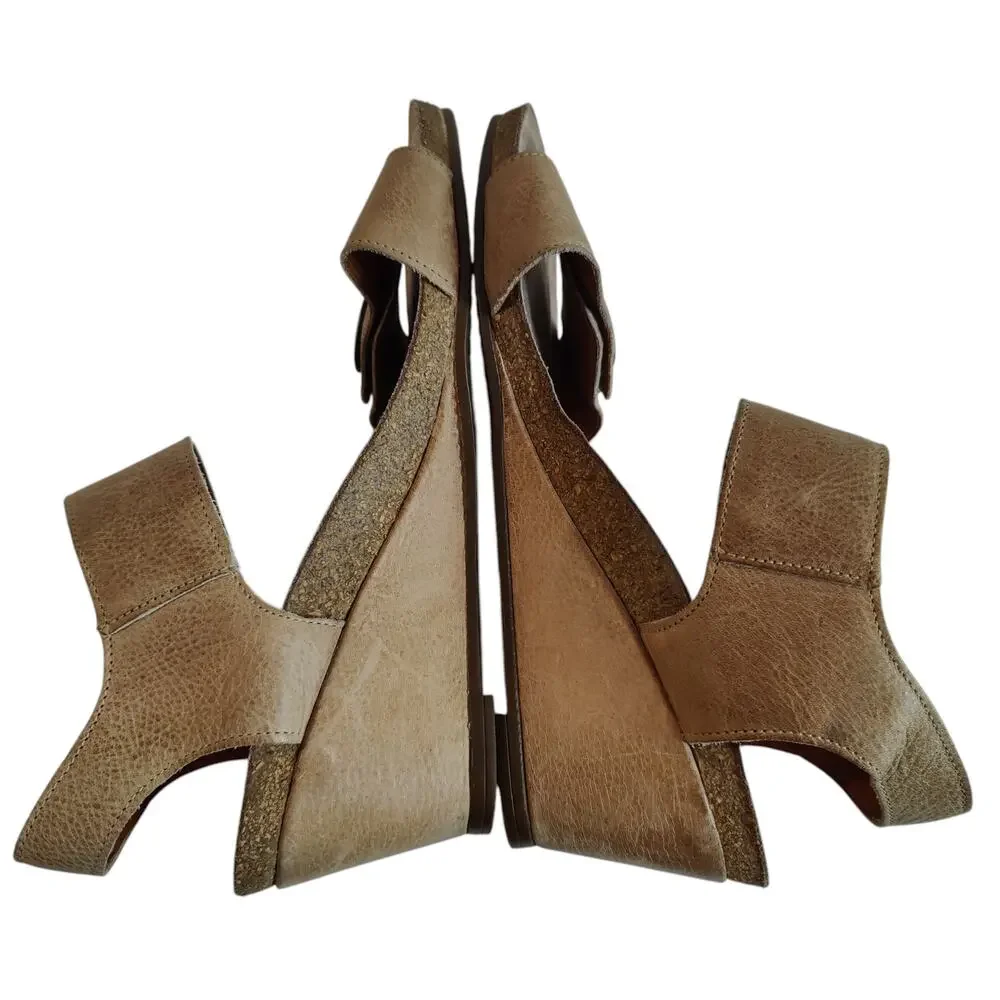 Taos Sz 39 (US 8-8.5) Tan Carousel 2 Wedge Sandals Leather Strappy Adjustable